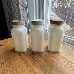 VINTAGE Milk Glass Lot of 3 Spice Jars with Lids